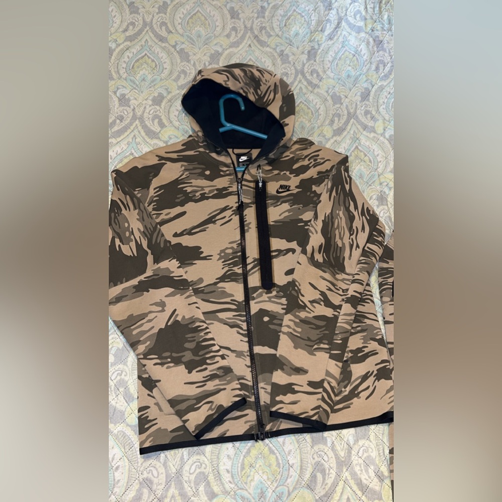 Nike Camouflage Jacket in Green and Tan